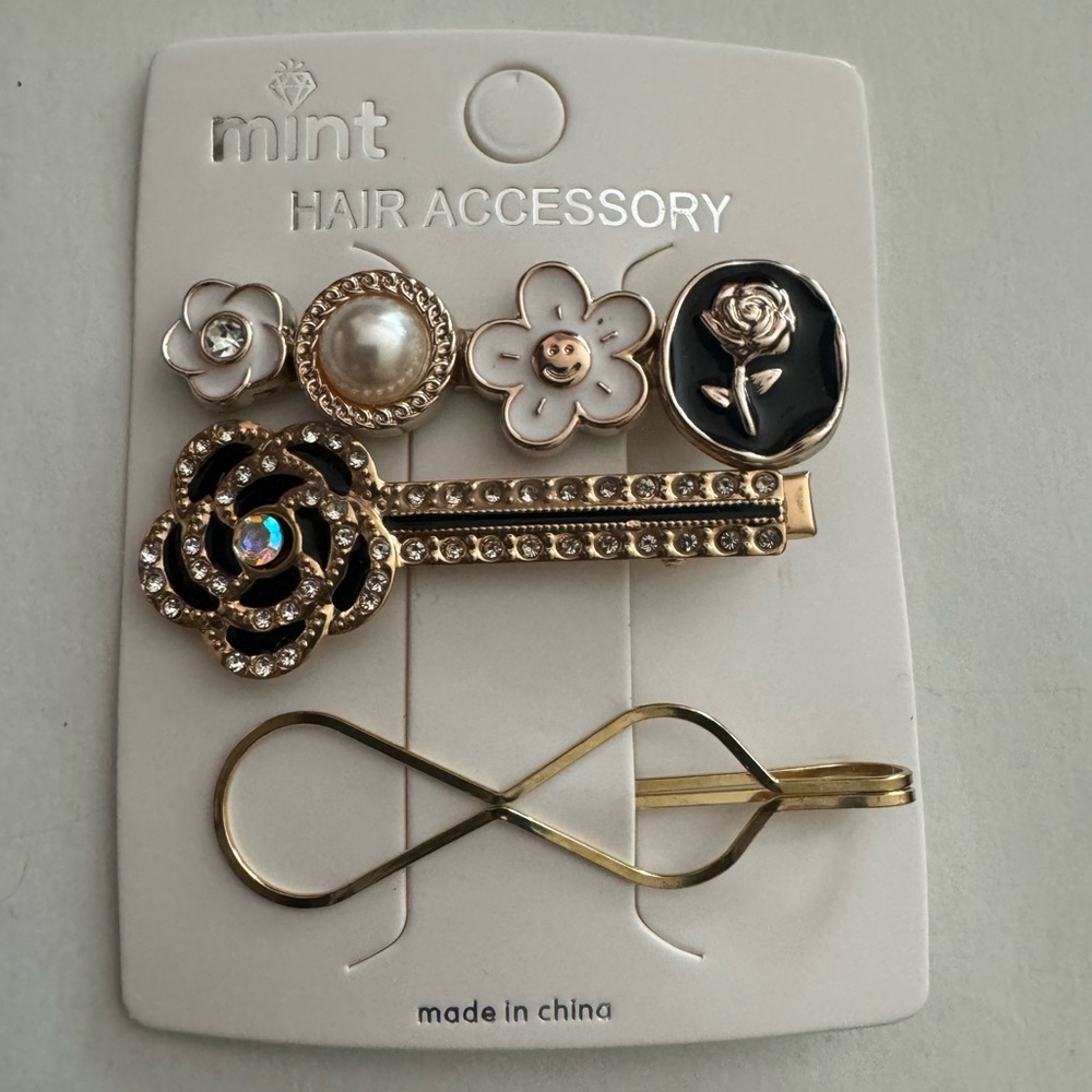 Set of 3 Camellia Flower Rhinestone Black White
Clips 2